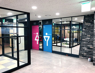 블루엔키즈 수영장 탈의실 입구 사진5